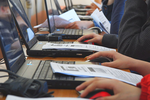 Hands on computer